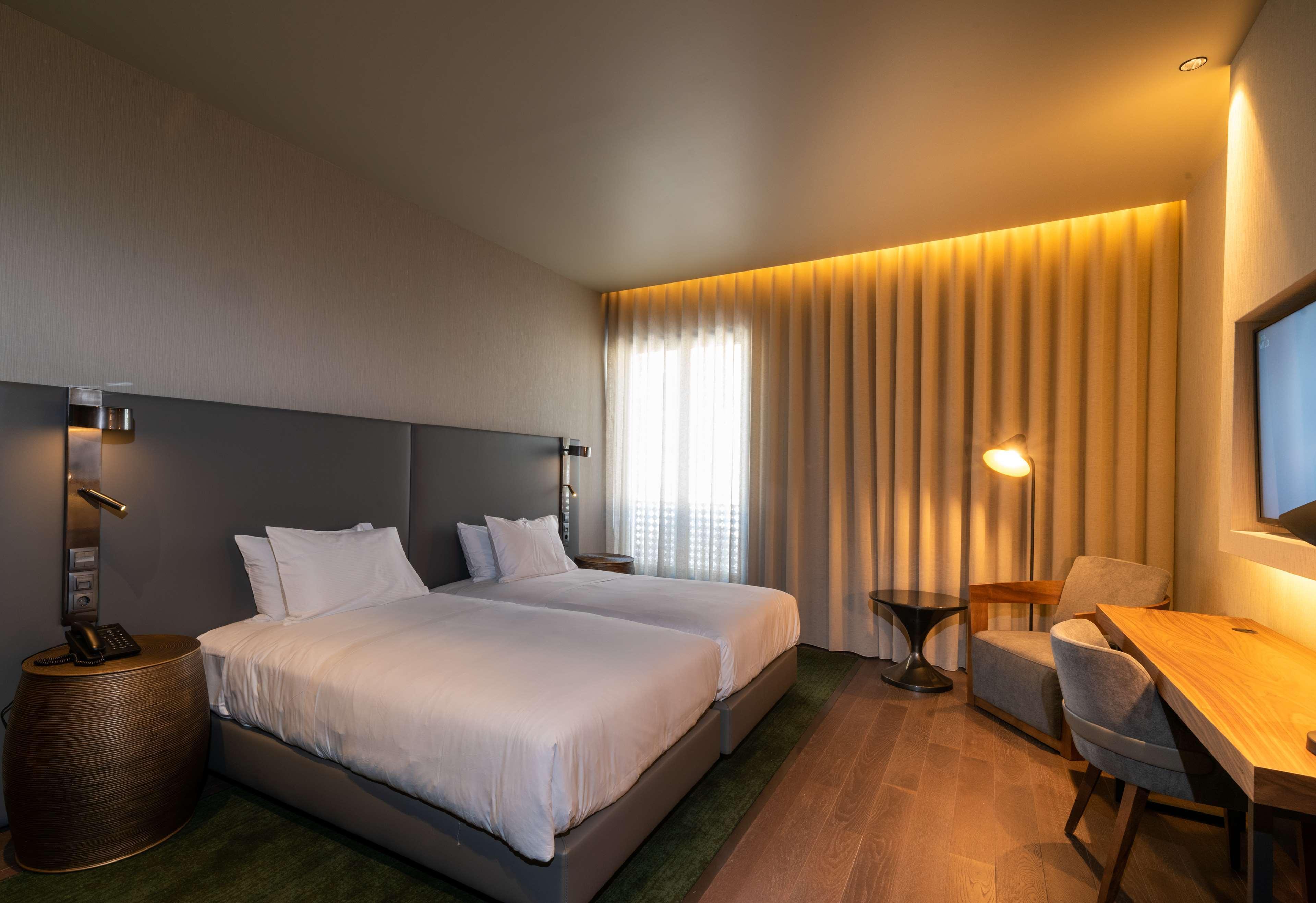 Hotel Hilton Porto Gaia Vila Nova de Gaia Exterior foto A room at the hotel