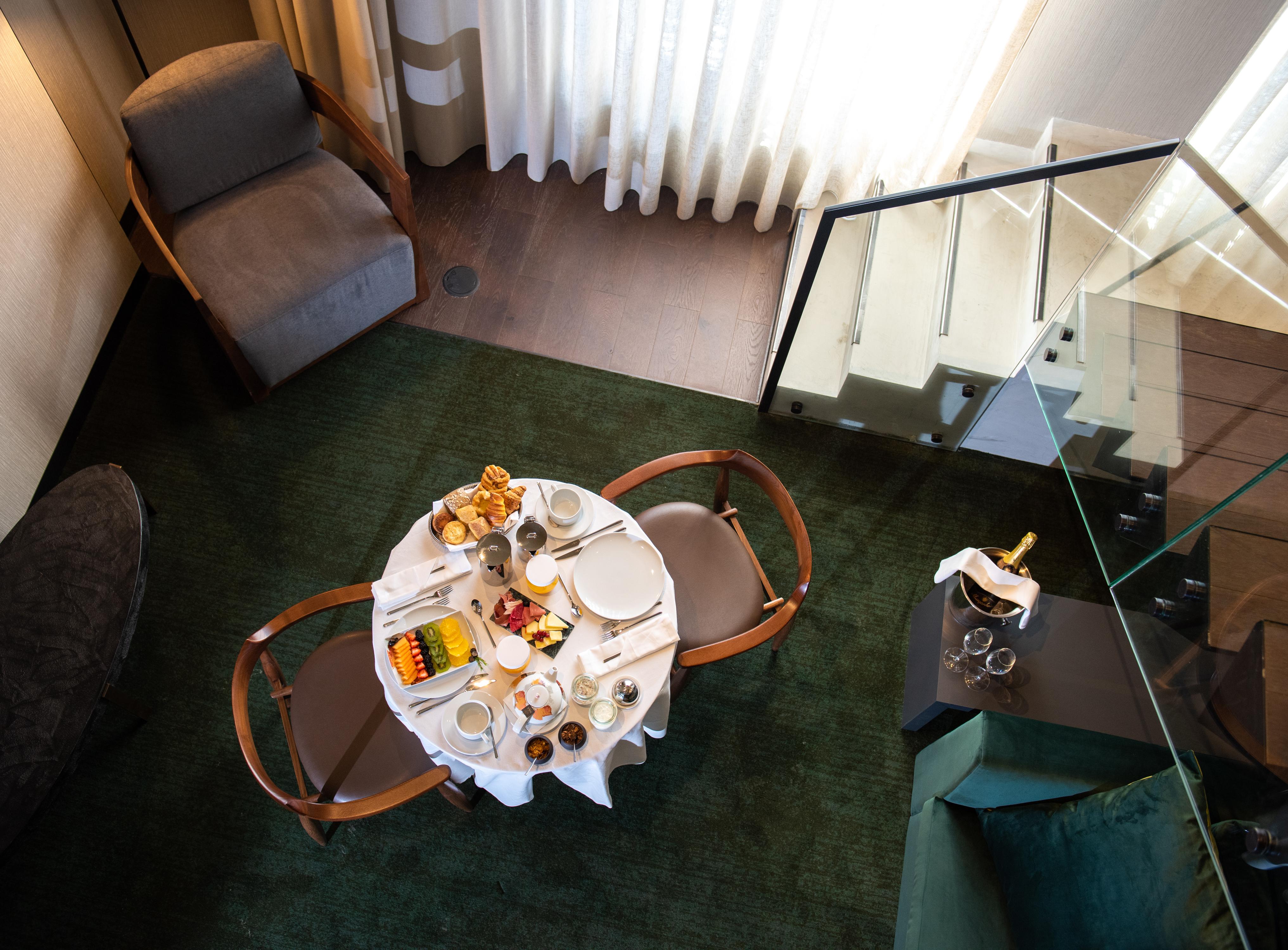 Hotel Hilton Porto Gaia Vila Nova de Gaia Exterior foto A table set for afternoon tea