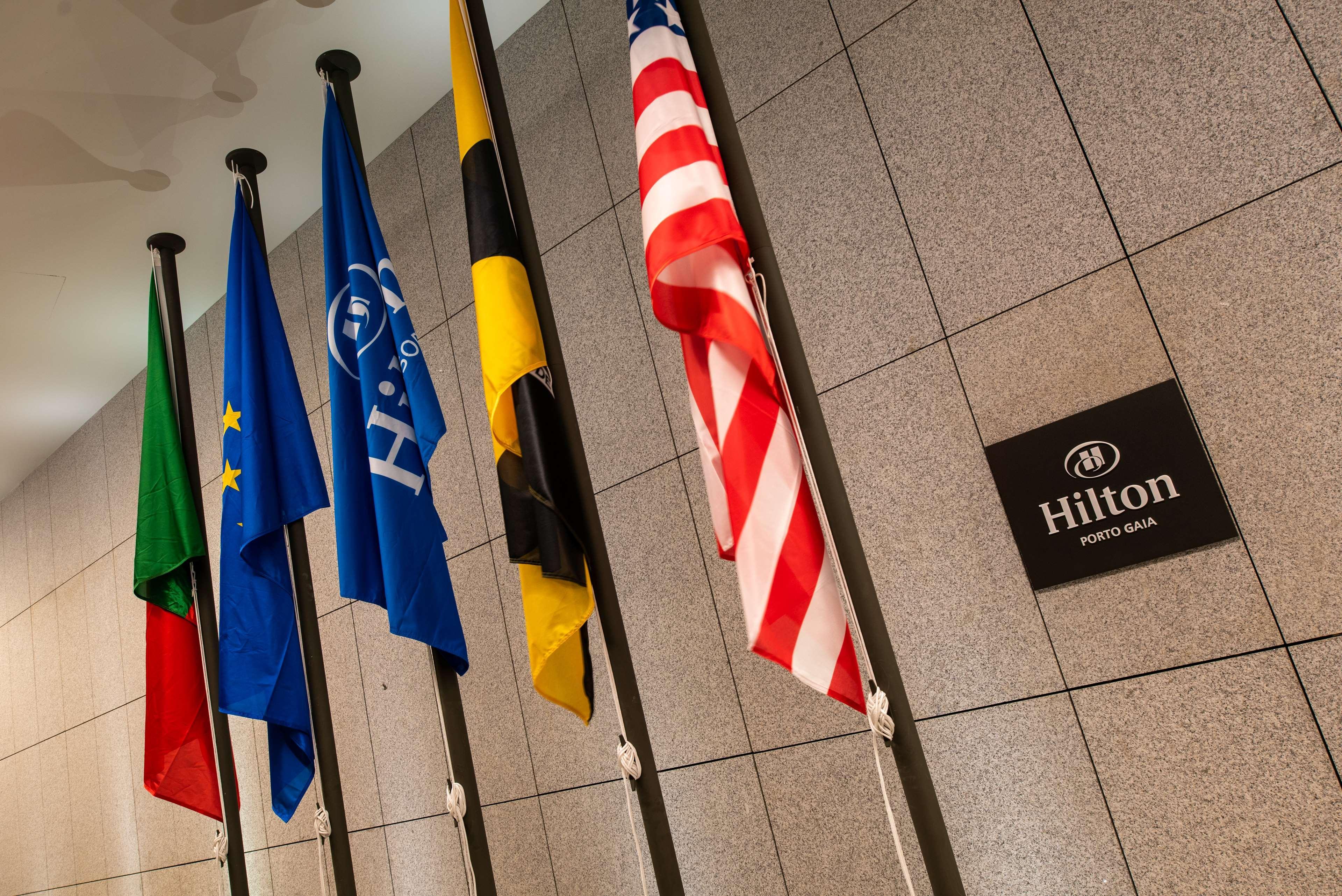 Hotel Hilton Porto Gaia Vila Nova de Gaia Exterior foto Flags of the world at the Hilton Munich Airport