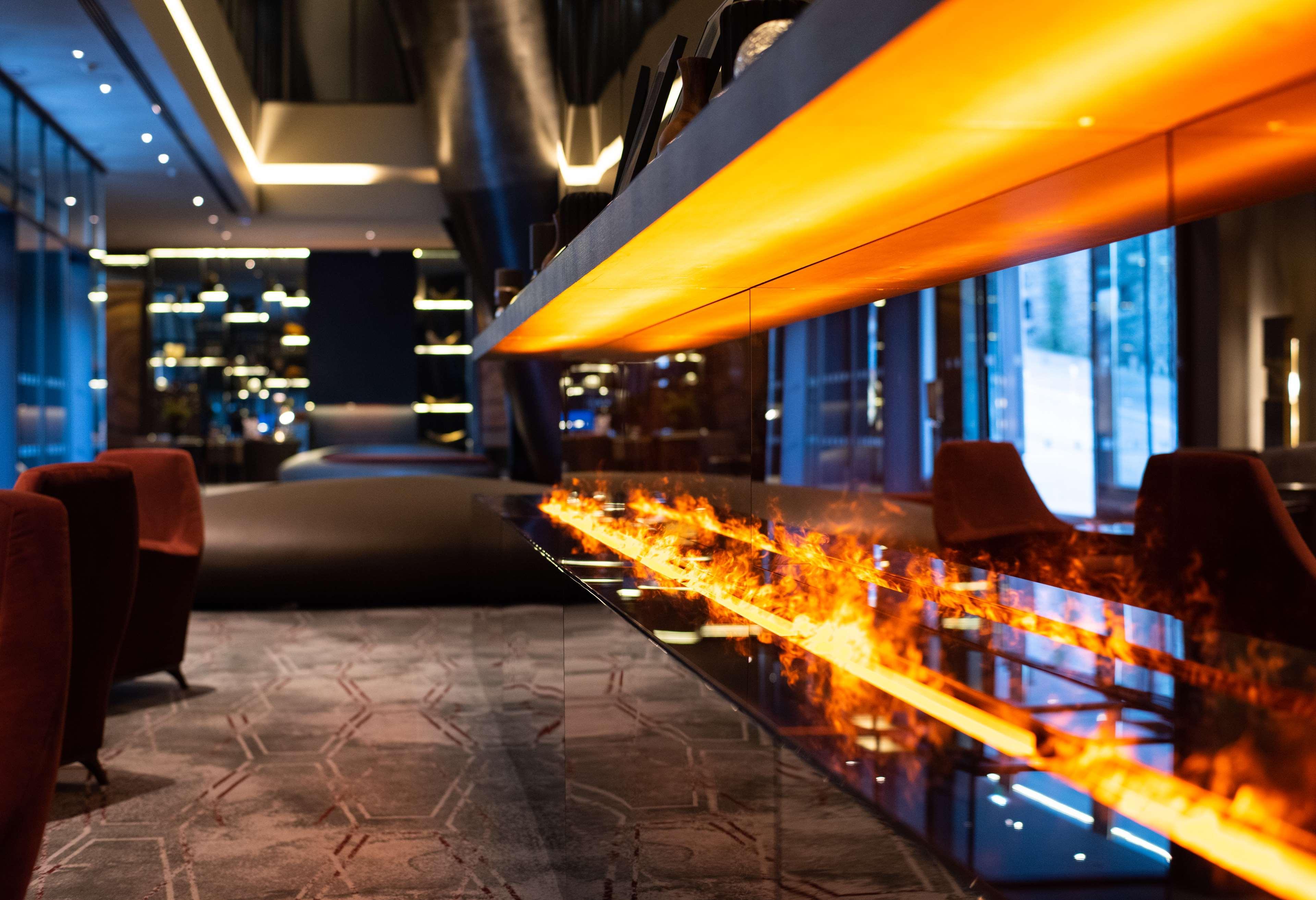 Hotel Hilton Porto Gaia Vila Nova de Gaia Exterior foto The fireplace at the lobby