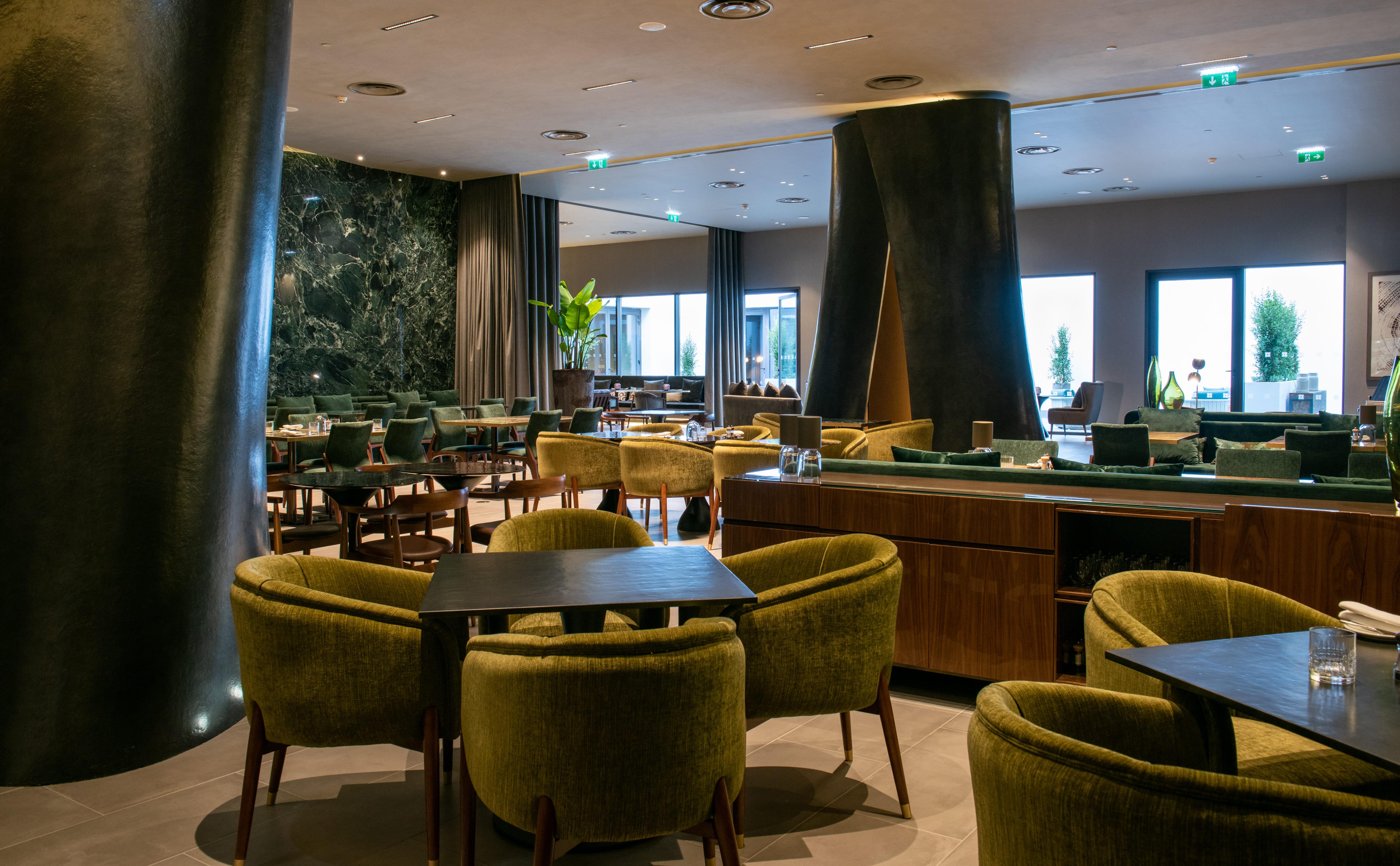 Hotel Hilton Porto Gaia Vila Nova de Gaia Exterior foto The lounge at the airport