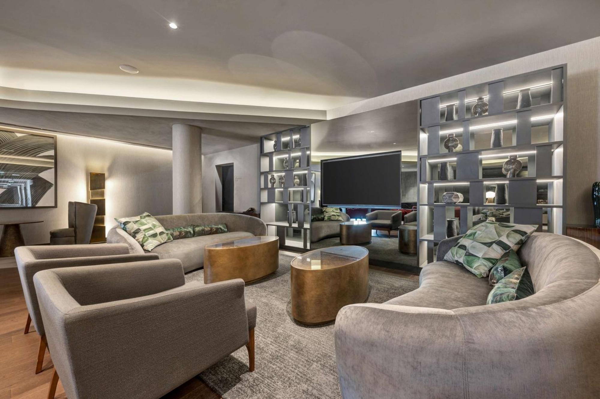Hotel Hilton Porto Gaia Vila Nova de Gaia Exterior foto The lounge at the airport