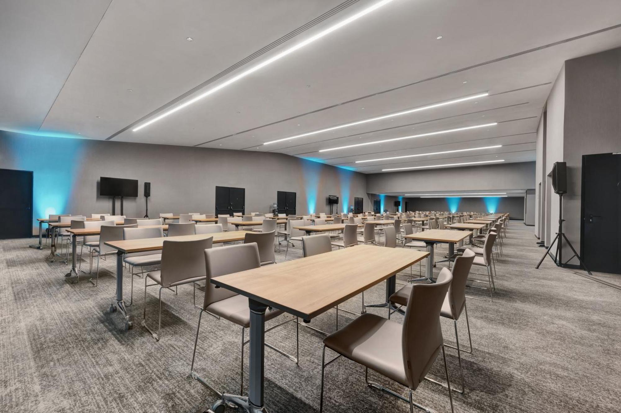 Hotel Hilton Porto Gaia Vila Nova de Gaia Exterior foto The 2018-opened conference center
