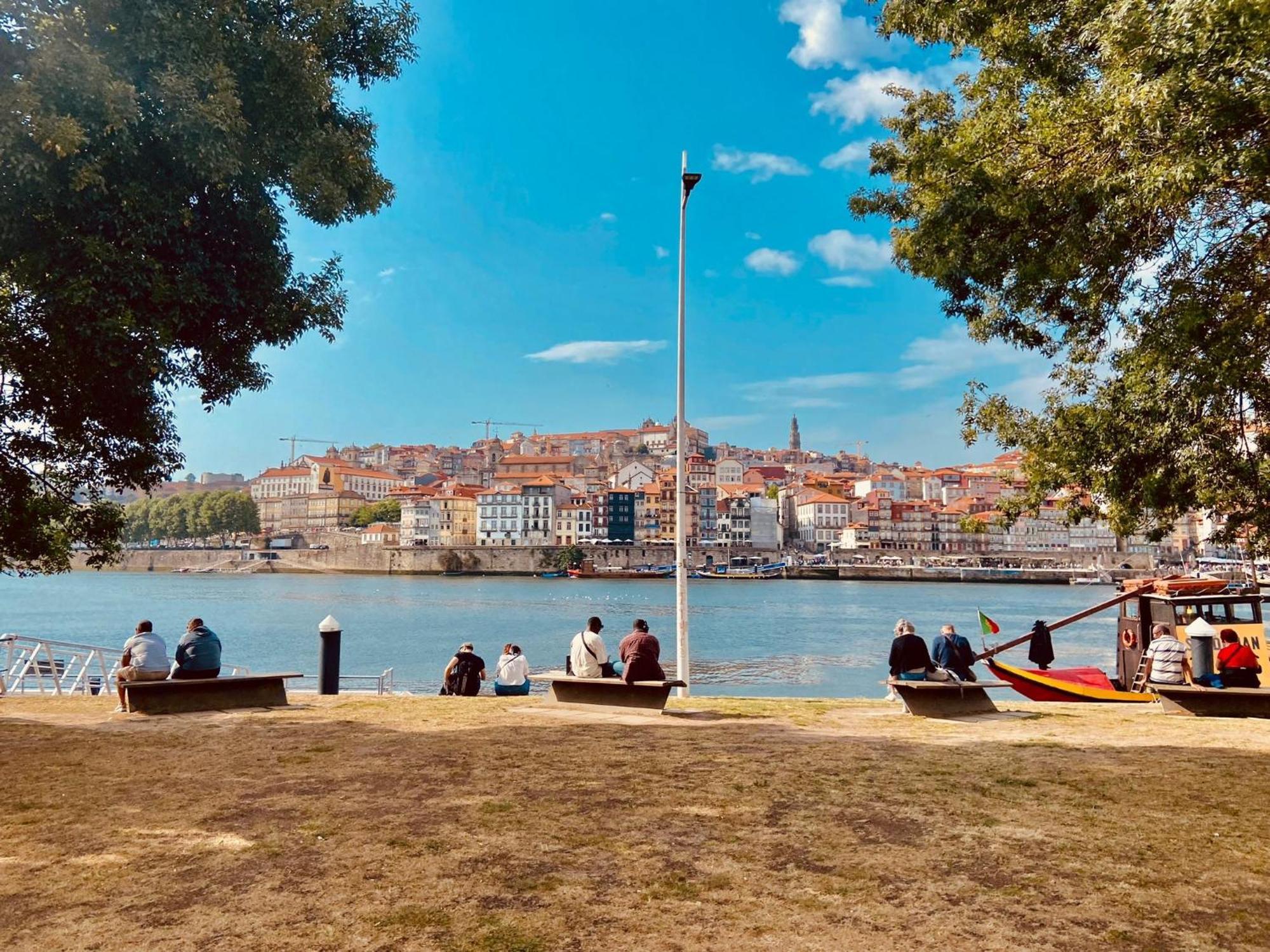 Hotel Hilton Porto Gaia Vila Nova de Gaia Exterior foto View of the city from the river