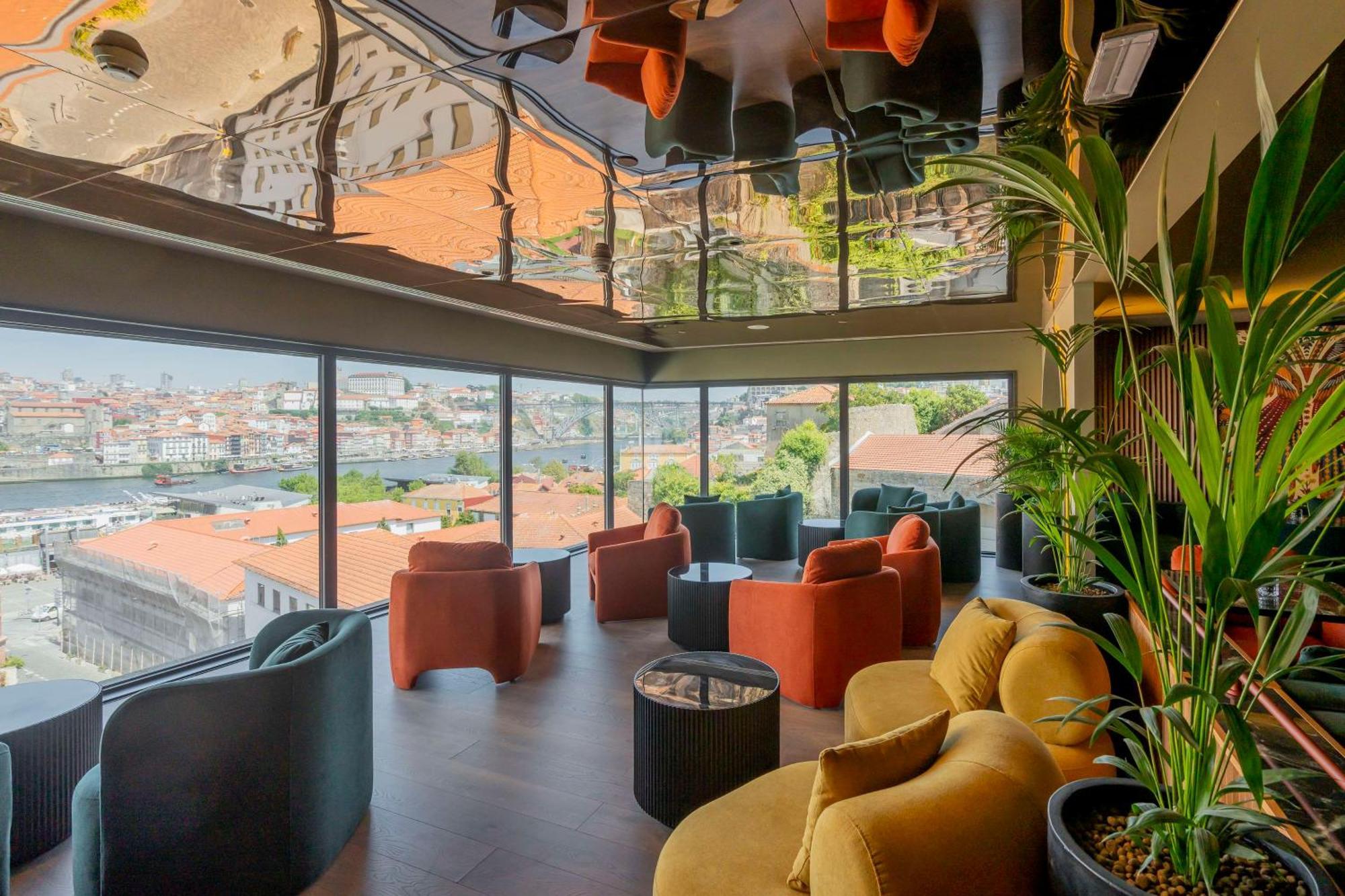 Hotel Hilton Porto Gaia Vila Nova de Gaia Exterior foto The lounge at the airport